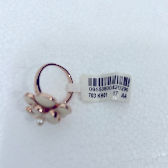 ENAMEL ROSE GOLD WHITE FLOWER RING - Picture 4 of 5